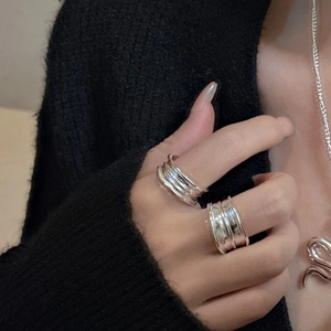 Minimalist S925 sterling silver streamline ring set with vintage wrinkled texture design