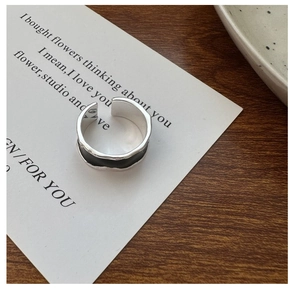 Close-up of S925 sterling silver ring featuring black enamel glaze and wavy edges