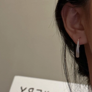 Minimalist S925 sterling silver drop earrings with a brushed matte finish on model
