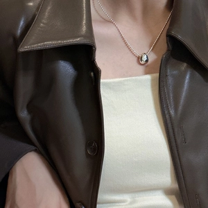 Minimalist S925 sterling silver hammered water drop pendant necklace for women on model