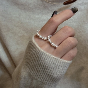 Elegant S925 sterling silver beaded ring with white pearls and square silver spacers