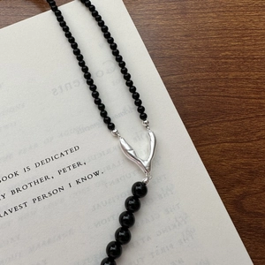 Minimalist S925 sterling silver Y-shaped necklace with black beads and fluid metal pendant