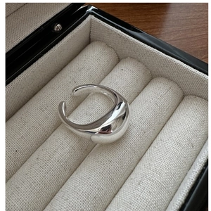 Macro detail of S925 sterling silver ring showing the inner hallmark and polished finish
