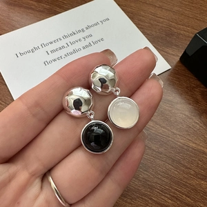 Boucles d'oreilles élégantes en argent 925 avec agate noire et pierres de lune