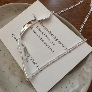 Minimalist S925 sterling silver heavy wave pendant on thick curb chain for women