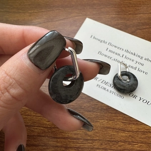 Minimalist S925 sterling silver hoop earrings with round black natural stone charms