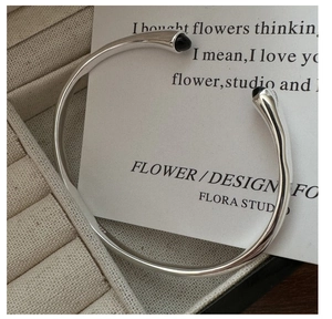 Detailed view of S925 sterling silver cuff bangle featuring black onyx inlays and hallmark