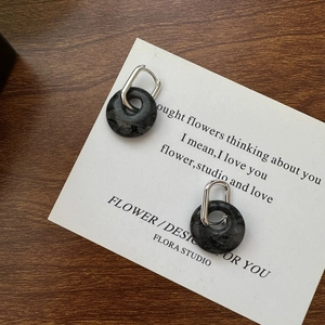 S925 sterling silver U-shaped earrings with natural black marble stone pendants