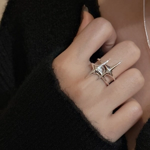 Bague étoile en argent sterling S925 minimaliste avec un design géométrique à couches