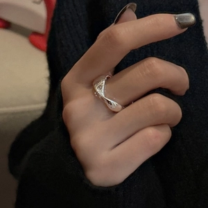 S925 sterling silver ring featuring a wave texture and irregular twist minimalist design