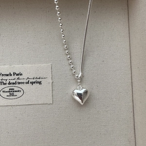 Minimalist S925 sterling silver heart necklace with asymmetric bead and snake chain design