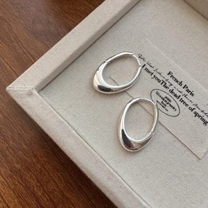 Minimalist S925 sterling silver oval hoop earrings with a polished finish in a beige box