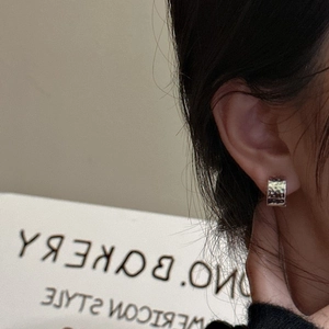 S925 sterling silver hoop earrings with hammered texture finish for stylish women