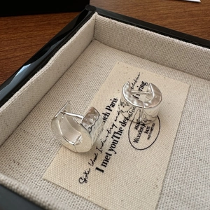 Textured S925 sterling silver hoop earrings with irregular hammered finish in a gift box
