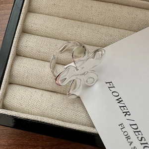 Bague fleur en argent sterling S925 poli avec un design minimaliste à anneau ouvert