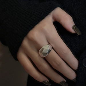 Minimalist S925 sterling silver ring with geometric faceted rhombus design for women