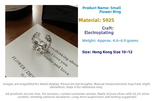 Macro shot showing S925 sterling silver flower ring weight at 4.6-4.9g and size HK 10-12