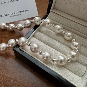 Elegant S925 silver necklace featuring high-luster white pearls and metallic beads
