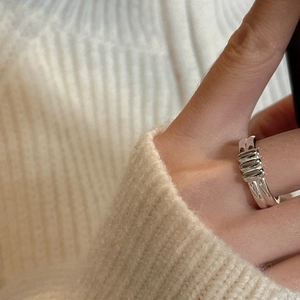 Minimalist S925 sterling silver ring featuring three vertical grooves on polished band
