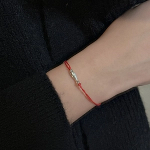 Bracelet minimaliste en argent S925 avec cordon rouge et pendentif en forme de poisson
