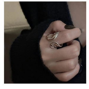 Close-up of minimalist S925 sterling silver double-layer wave ring on finger