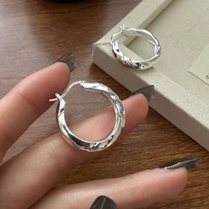925 Sterling Silver Hoop Earrings For Women Minimalist Textured Wave Design Geometric Ins Style Fashion Ear Jewelry