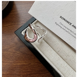 Detailed macro view of S925 sterling silver double-layer ring with abstract wave design