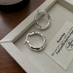 Textured S925 sterling silver hoop earrings with a minimalist twisted design and shiny finish