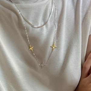 Collier double rang en argent 925 avec chaîne serpent et trois étoiles texturées