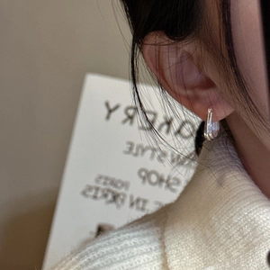 Boucles d'oreilles créoles carrées en argent sterling S925 avec un design poli