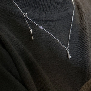 Collier minimaliste en argent sterling S925 avec pendentif asymétrique à double goutte d'eau