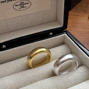 Minimalistische S925 Sterlingsilber Ringe in Gold und Silber mit matter Oberfläche im Set