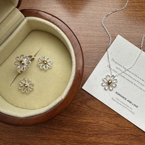 S925 sterling silver daisy jewelry set with necklace, ring and earrings in two-tone gold