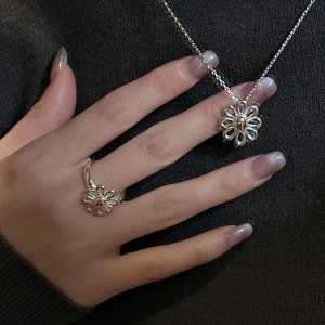 Minimalist S925 sterling silver daisy flower pendant necklace and ring set for women