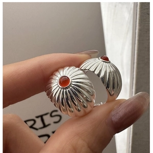 Close-up of vintage S925 silver ring featuring red agate stone and pleated texture