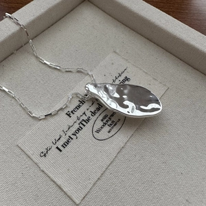 Minimalist S925 silver necklace with textured irregular teardrop pendant on rectangle link chain