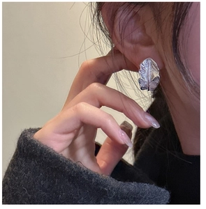 Detail showing delicate leaf vein texture on S925 sterling silver feather earrings