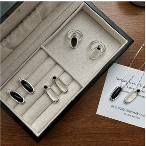 Detail view of S925 sterling silver drop agate jewelry set in elegant gift box