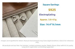 Détails des boucles d'oreilles carrées en argent S925 avec design géométrique et dimensions