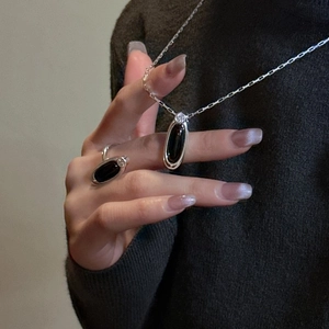 Minimalist S925 silver necklace and ring set with black teardrop agate on paperclip chain