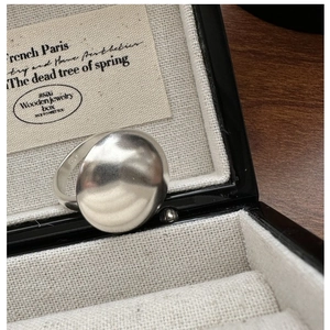 Macro view of S925 sterling silver ring showing matte texture and S925 hallmark