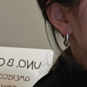Minimalist S925 sterling silver hoop earrings shown on model for a trendy daily look