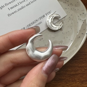 S925 Sterling Silver Minimalist Moon Stud Earrings For Women Matte Texture Crescent Shape Chic Fine Jewelry Daily Accessorise