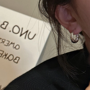 Orecchini a cerchio minimalisti in argento sterling S925 con trama satinata irregolare
