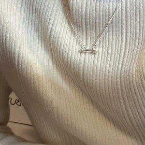 Minimalist S925 silver necklace featuring a dumbbell pendant with two freshwater pearls
