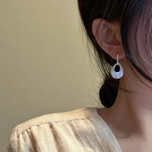 Minimalist S925 sterling silver drop earrings with mother of pearl shell pendant for women