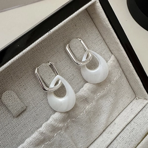 Detailed close-up of S925 silver rectangular earrings with white teardrop marble-textured drops
