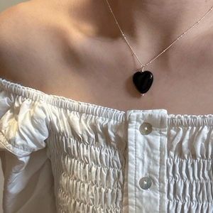 S925 silver necklace featuring a black onyx heart pendant on a delicate beaded chain