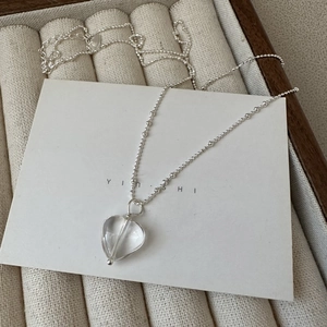 Elegante collana in argento sterling S925 con pendente a cuore in cristallo bianco in mostra