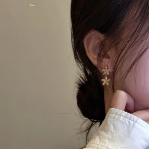 Orecchini a doppia fioritura in argento S925 dorato stile retrò minimalista per donna